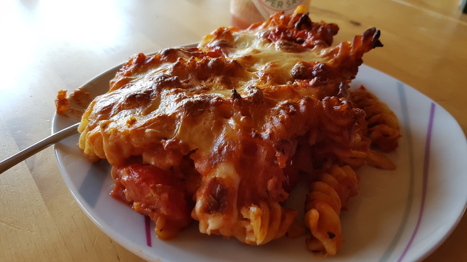 Cremiger Nudelauflauf mit Tomaten und Mozzarella von Katrinili ...