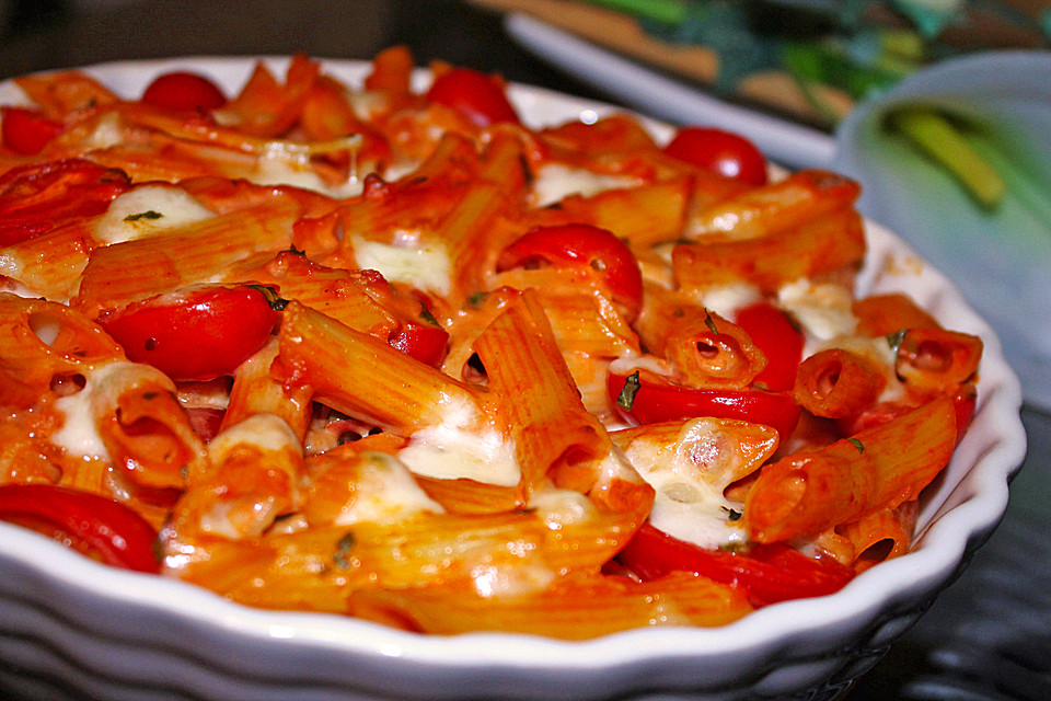 Cremiger Nudelauflauf mit Tomaten und Mozzarella von Katrinili ...