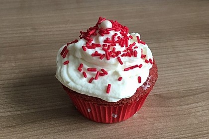 Red Velvet Cupcakes with Cream Cheese Frosting 19