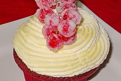 Red Velvet Cupcakes with Cream Cheese Frosting 2