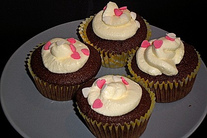 Red Velvet Cupcakes with Cream Cheese Frosting 15