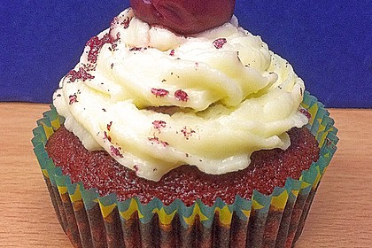 Red Velvet Cupcakes with Cream Cheese Frosting 14