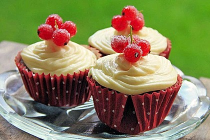 Red Velvet Cupcakes with Cream Cheese Frosting 4