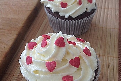 Red Velvet Cupcakes with Cream Cheese Frosting 8