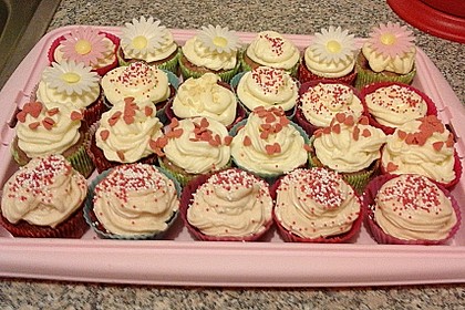 Red Velvet Cupcakes with Cream Cheese Frosting 11