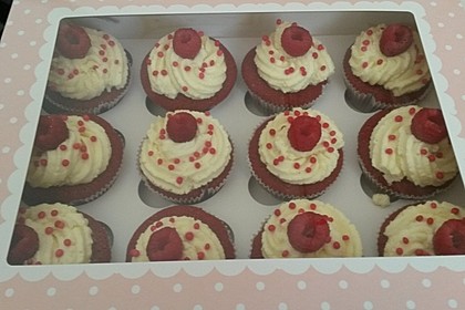 Red Velvet Cupcakes with Cream Cheese Frosting 3