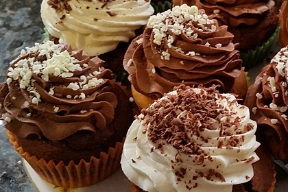 Red Velvet Cupcakes with Cream Cheese Frosting 1