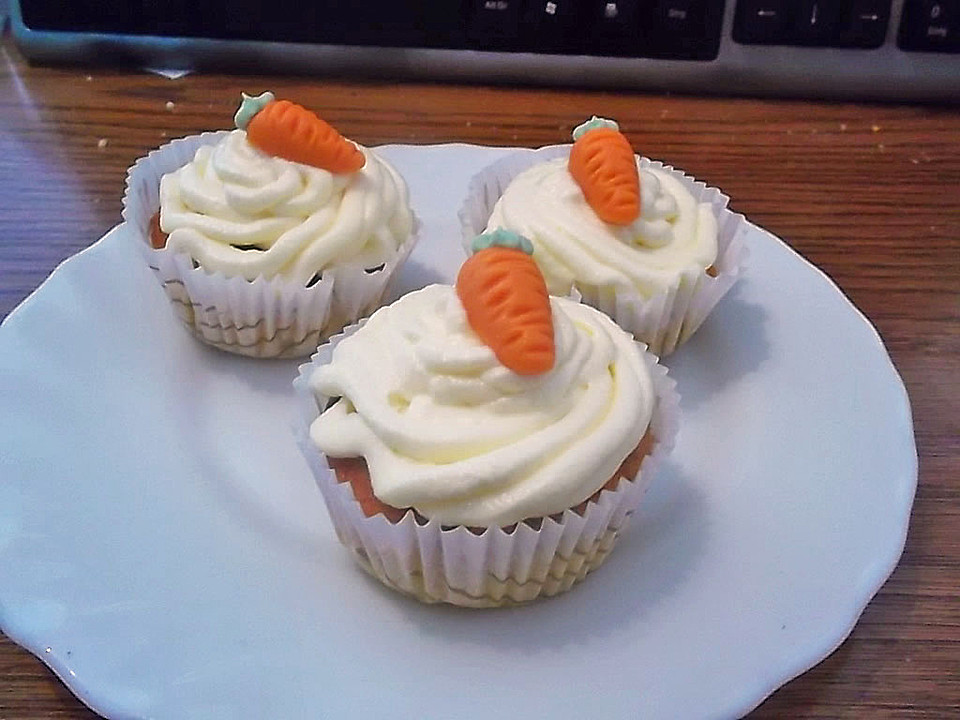 Rübli-Cupcakes mit Frischkäse-Frosting von Tweetschekätzchen | Chefkoch.de