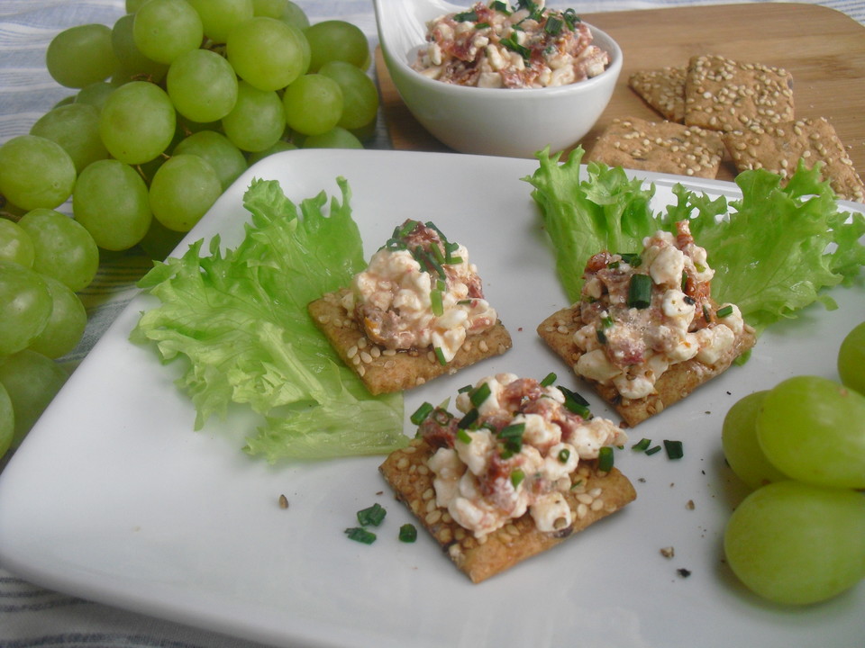 Brotaufstrich mit getrockneten Tomaten und Hüttenkäse von kaeserea ...