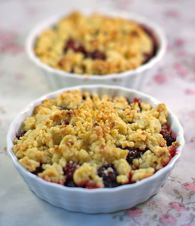 Brombeer-Crumble mit Marzipanstreuseln von Wiktorija | Chefkoch.de