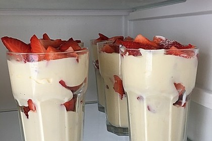 Erdbeer-Pudding-Quark-Dessert 4
