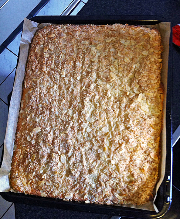 Mandel-Buttermilch-Blechkuchen von Schnullifrau | Chefkoch.de