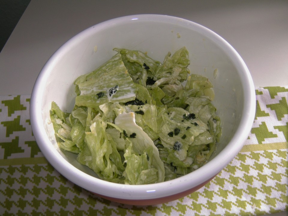 Eisbergsalat mit super leckerem Dressing von Antonimaroni | Chefkoch.de