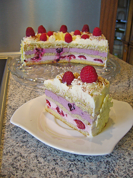 Weiße Schokoladentorte mit Himbeeren und Brombeeren von deadmidnight ...