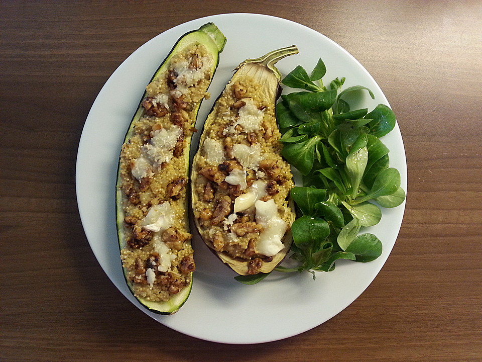 Zucchini gefüllt mit Quinoa und Walnuss-Ziegenkäse-Topping von bo_r_is ...