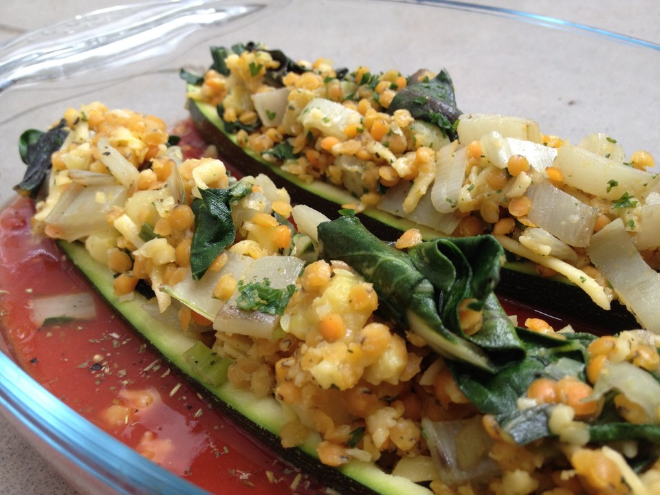 Zucchini mit Mangold-Couscous-Fülle von GutundViel | Chefkoch.de