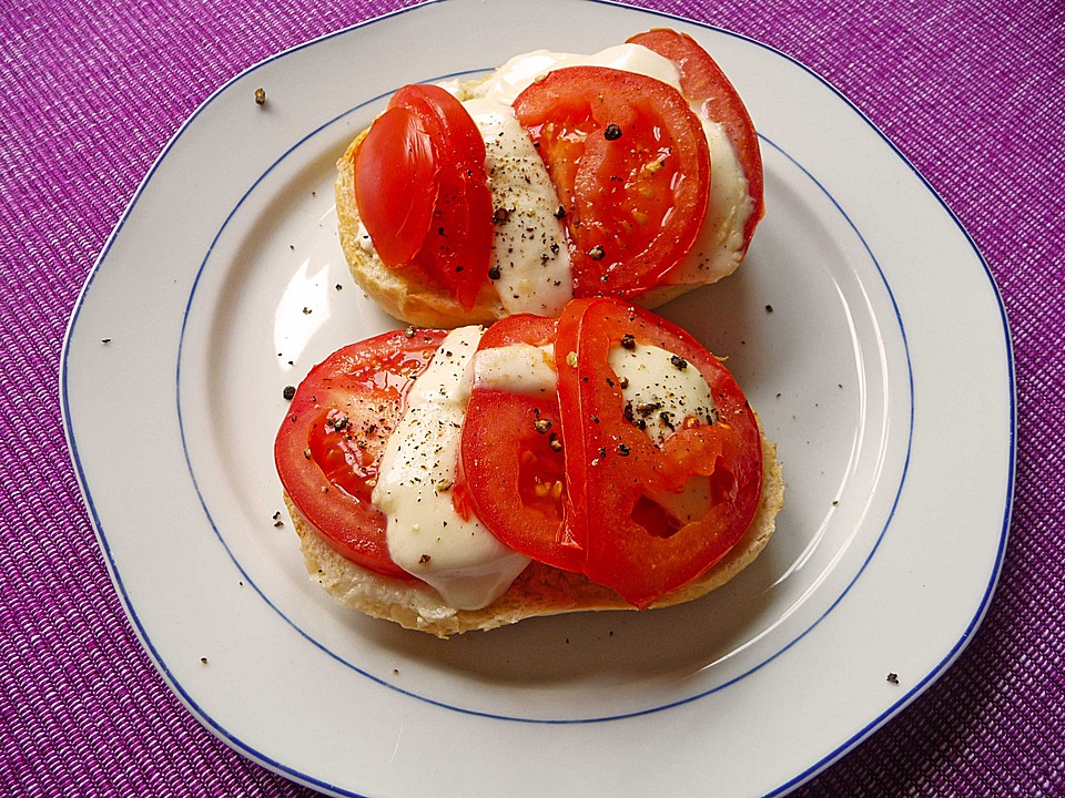 Tomate-Mozzarella-Brötchen von DennisHorstick | Chefkoch.de