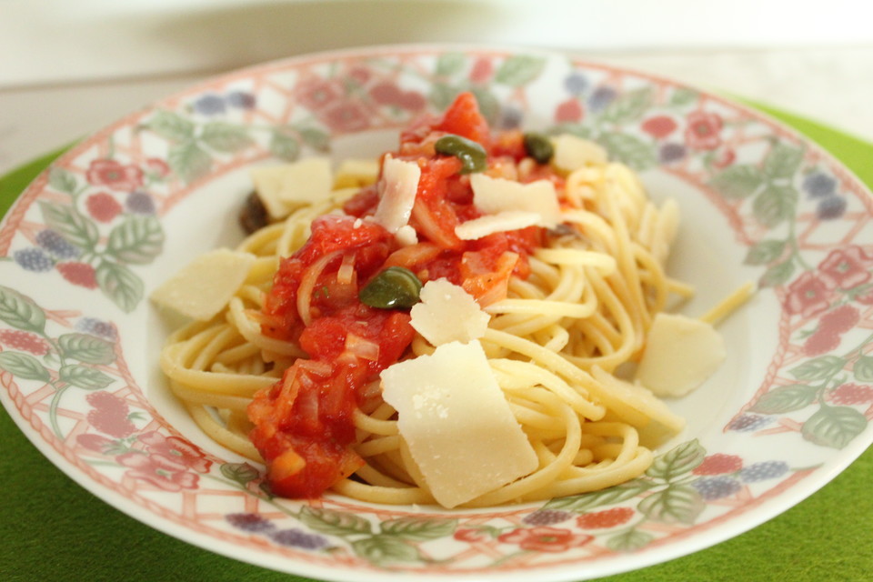 Spaghetti mit Sardellen und Tomaten von Malvea | Chefkoch.de