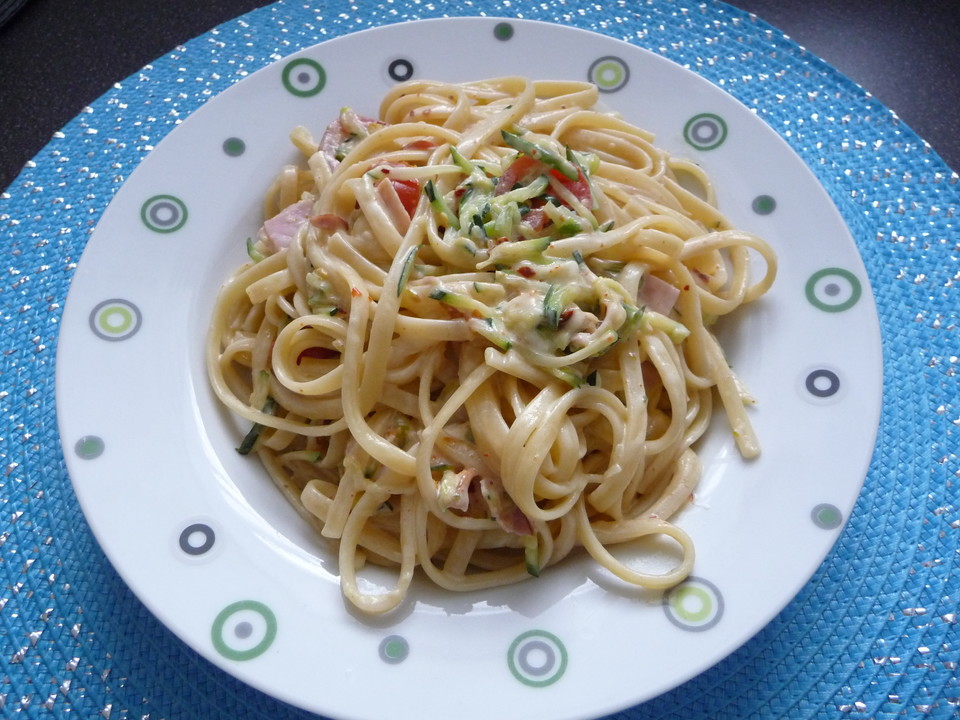 Schinken-Parmesan-Nudeln mit Zucchini