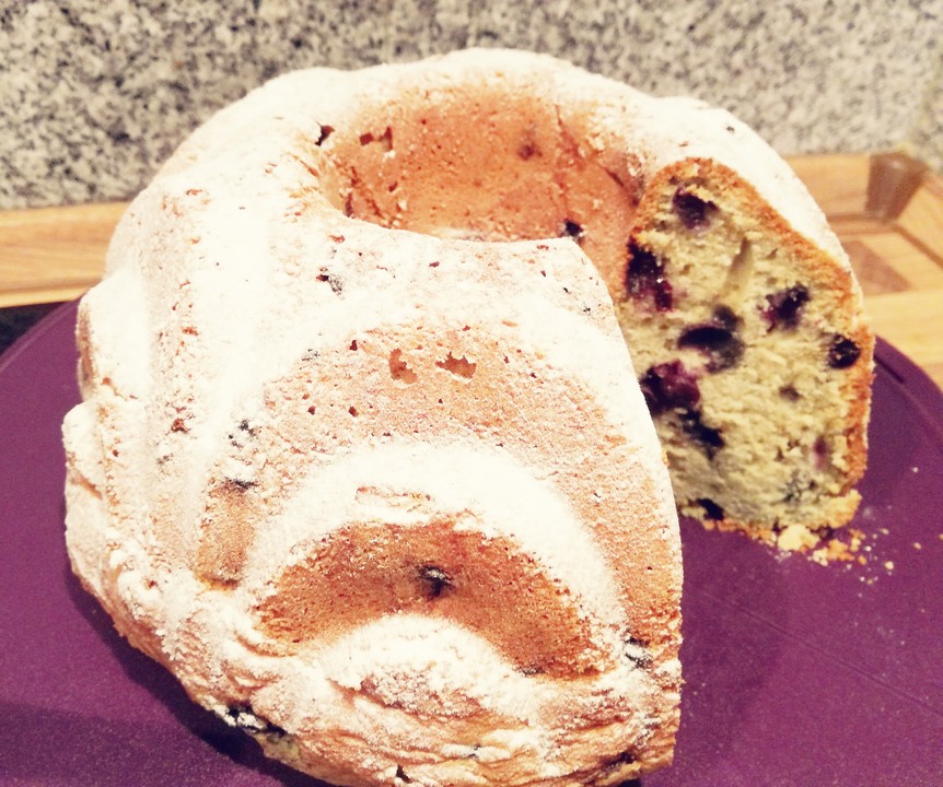 Heidelbeer-Eierlikör-Gugelhupf von kleinehobbits | Chefkoch.de
