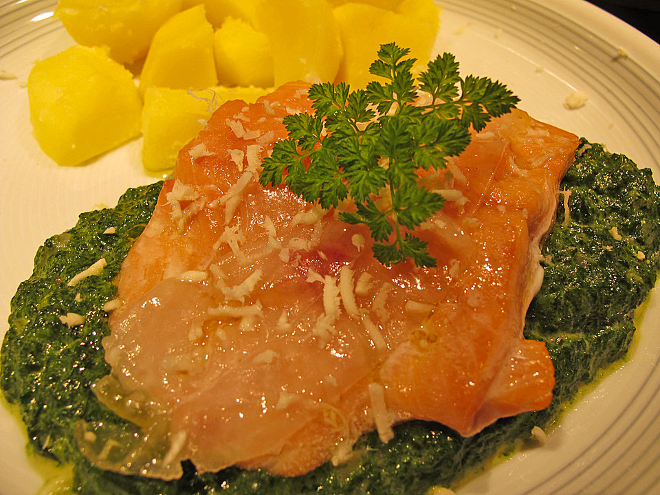 Lachsforelle mit Lardo auf Rahmspinat und Meerrettich von Monika ...