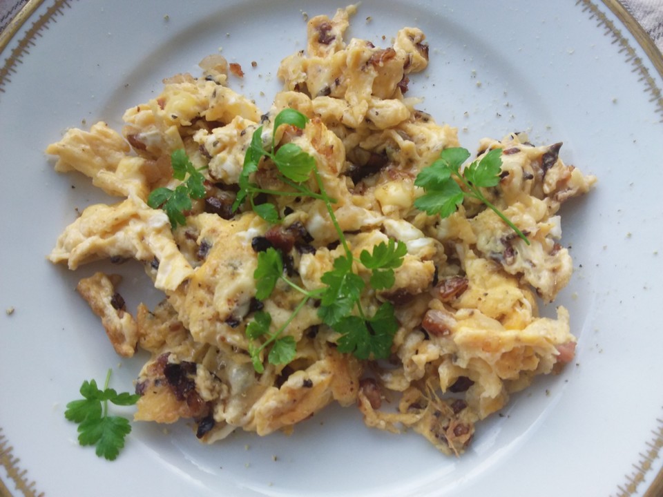 Rührei mit Speck, Zwiebeln und Butterkäse von chefkochfelix00 | Chefkoch.de