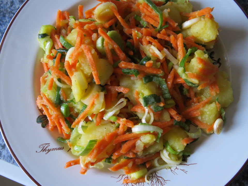 Kartoffelsalat mit Lauch und Karotten von Juulee | Chefkoch.de