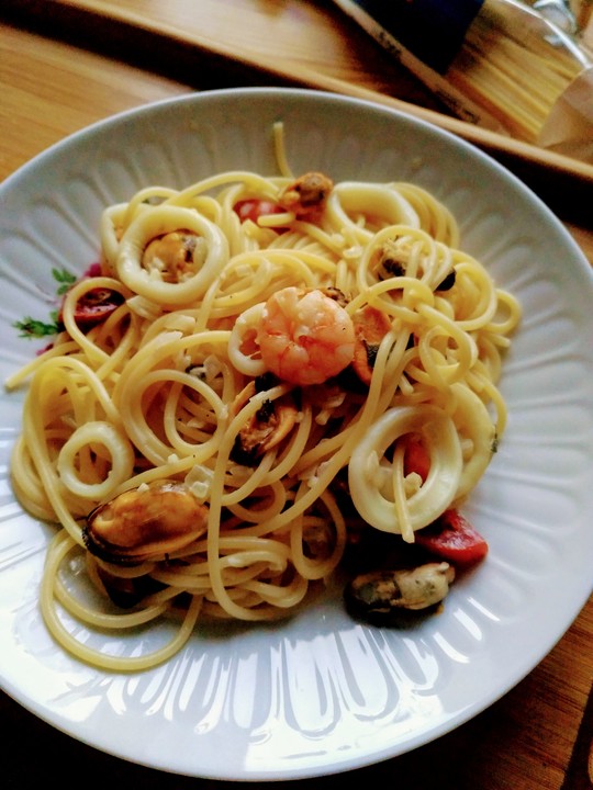 Pasta mit Meeresfrüchten in Safran-Chili-Sauce von Koelkast | Chefkoch.de