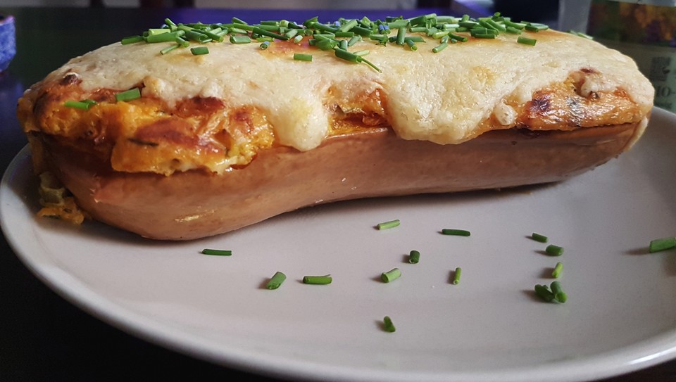 Gefüllter Butternut-Kürbis mit Kräuterkäse aus dem Ofen von minimini81 ...