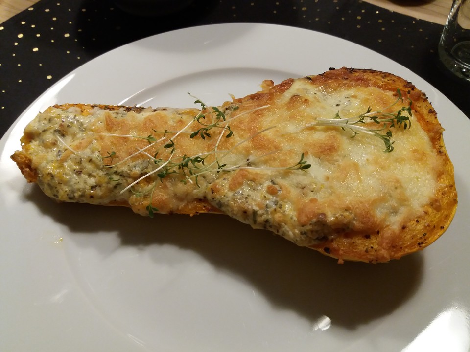 Gefüllter Butternut-Kürbis mit Kräuterkäse aus dem Ofen von minimini81 ...