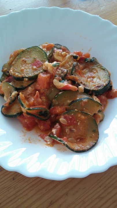 Tomaten-Zucchini-Pfanne mit Feta von machal | Chefkoch.de