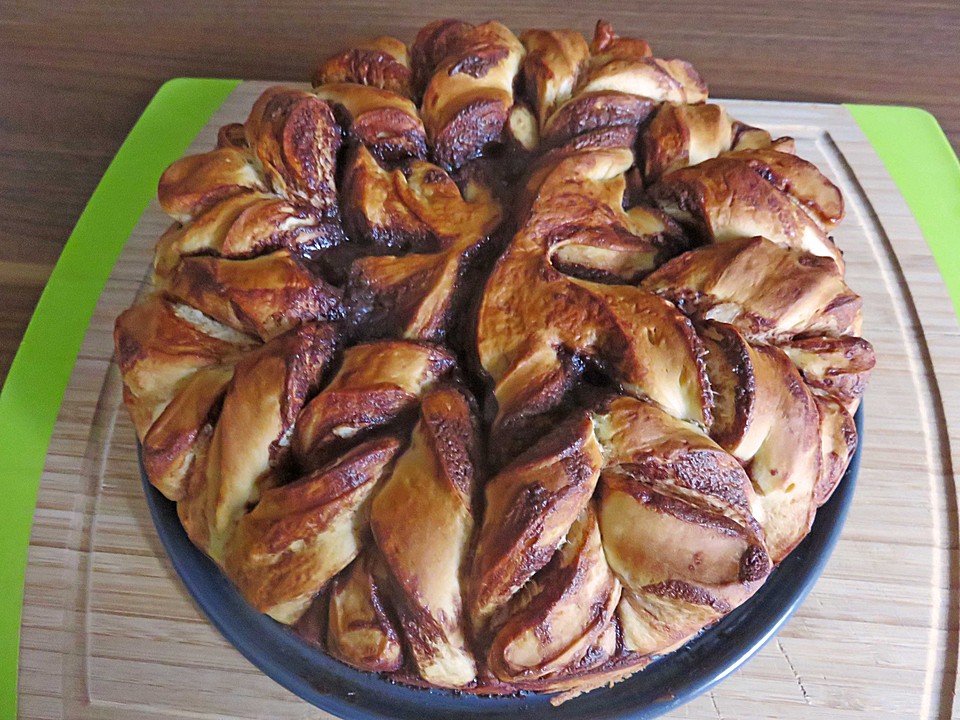 Geflochtenes Nutellabrot von carinac9070 | Chefkoch.de Geflochtenes Nutellabrot von carinac9070 | Chefkoch.de