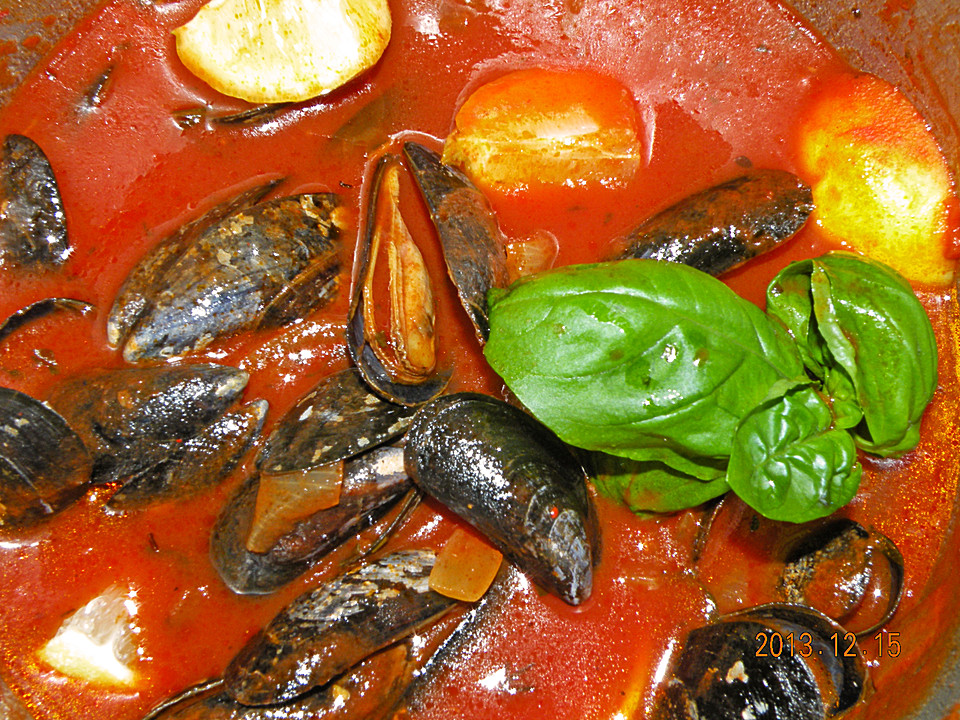 Miesmuscheln in pikanter, italienischer Tomaten-Knoblauchsauce von ...
