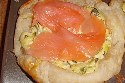 Blätterteig herzhaft mit geräuchertem Lachs und gegrilltem Schinken von ...