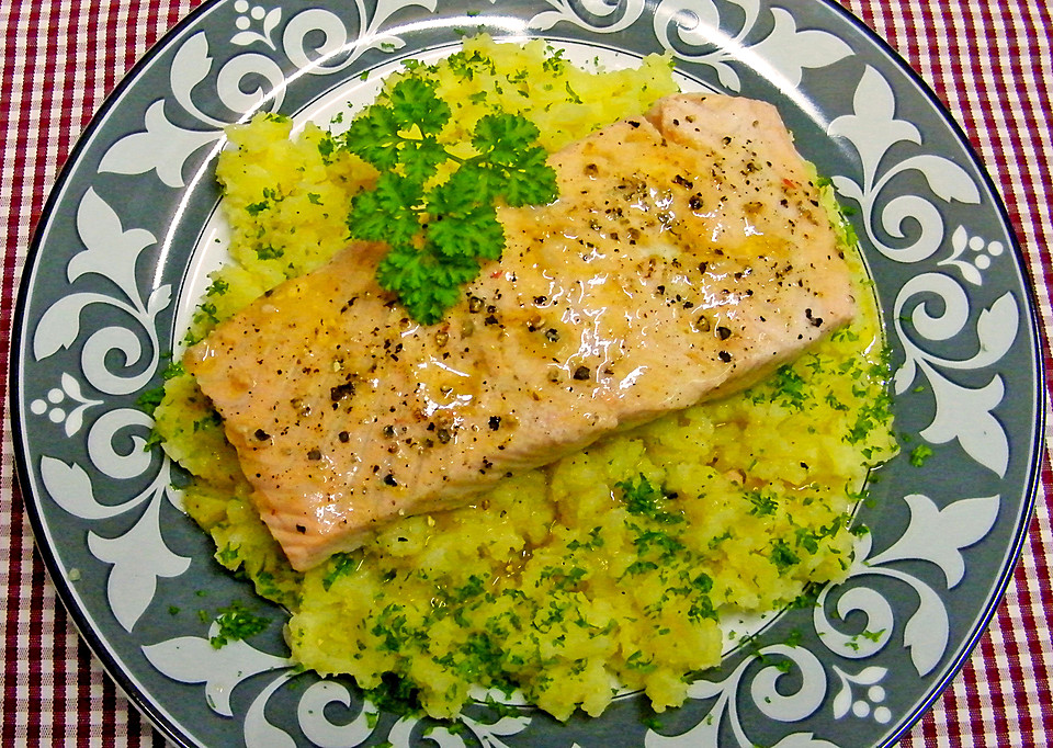 Gedünsteter Lachs mit Kartoffelstampf von HansenWurst | Chefkoch.de