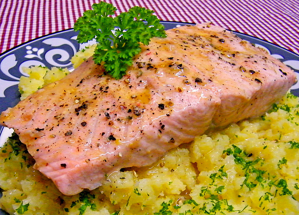 Gedünsteter Lachs mit Kartoffelstampf von HansenWurst | Chefkoch.de