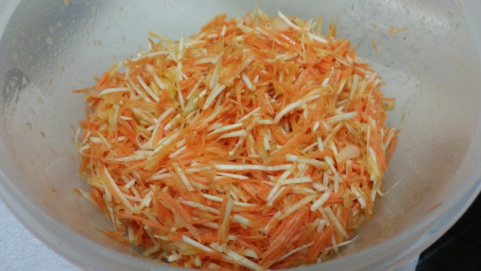 Karotten - Sellerie - Salat von katrinwien | Chefkoch.de