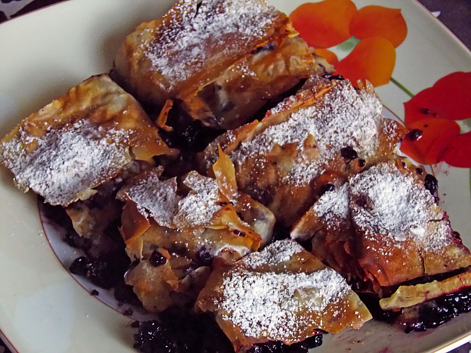 Heißer Heidelbeerstrudel mit Rahm von cantina1 | Chefkoch.de