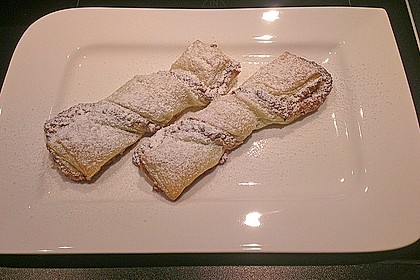 Blätterteig - Nussstangerl 11