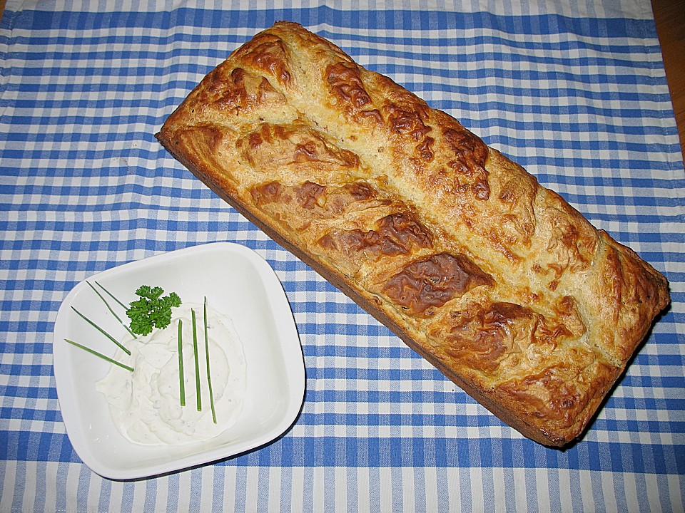 Das schnelle Buttermilch - Zwiebelbrot mit 8 Kräuter - Frischkäse von ...