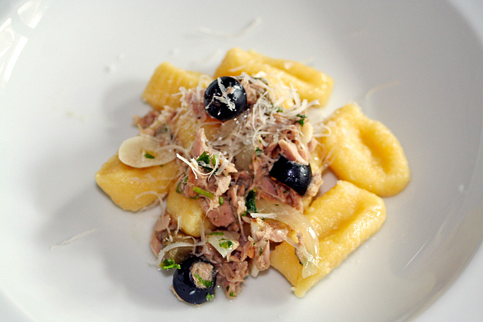 Gnocchi mit Thunfisch, Zitrone, Kapern &amp; Oliven von feuervogel ...