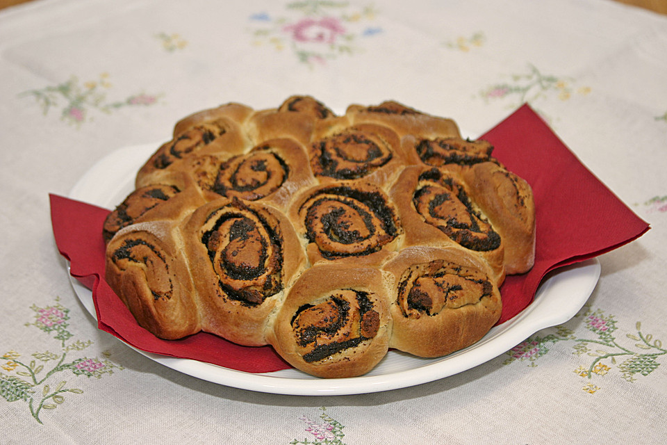 Rosenkuchen - Mohnschnecken im Kranz von Die_Tante_Polly | Chefkoch.de