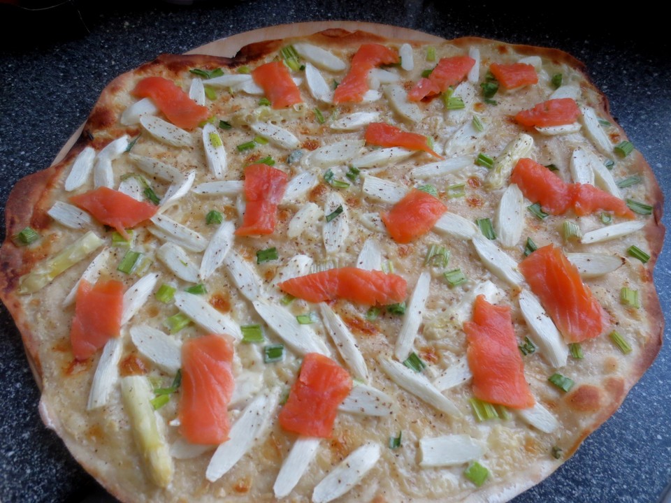 Spargel-Flammkuchen mit Räucherlachs von jaques_daniel | Chefkoch.de