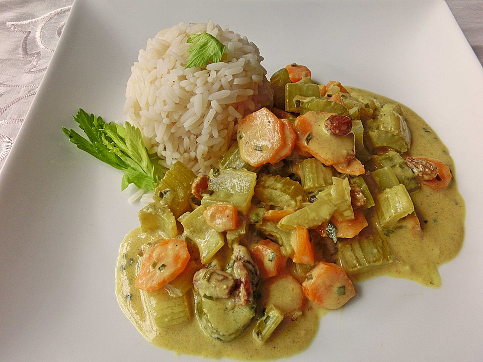 Staudensellerie-Möhren-Rosinenpfanne von vonAnisbisZwiebel | Chefkoch.de