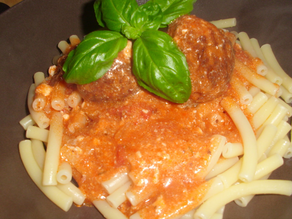 Pasta mit Fleischbällchen und Ricotta-Tomatensoße von Jennifer_Melanie ...