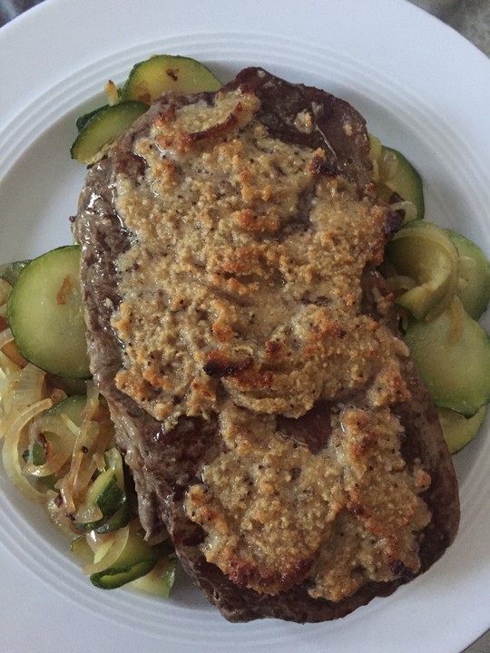 Überbackene Steaks mit Zucchini-Gemüse von mary-jane24 | Chefkoch.de