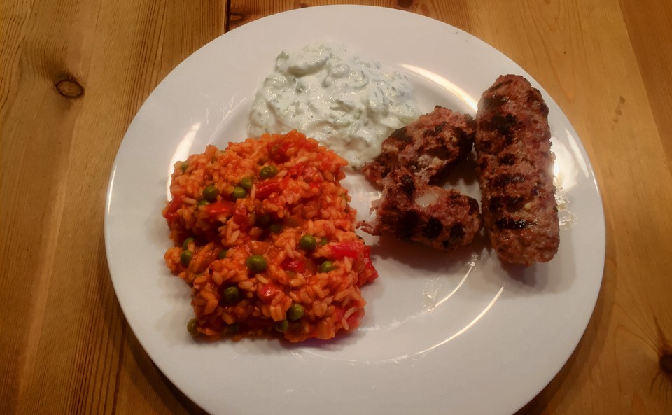 Cevapcici mit Djuvecreis und Tzatziki von Barbwire86 | Chefkoch.de