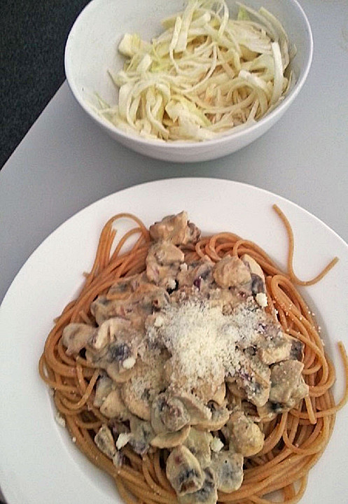 Schnelle Spaghetti mit Champignon-Sauce für die Mittagspause von ...