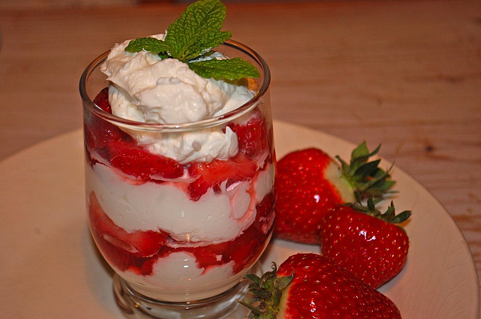 Erdbeeren an Joghurt-Cremefine-Creme von Terpsychore | Chefkoch.de