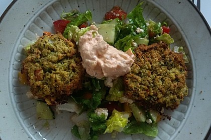 Falafel-Wrap mit Dattel-Schmand-Dip 1